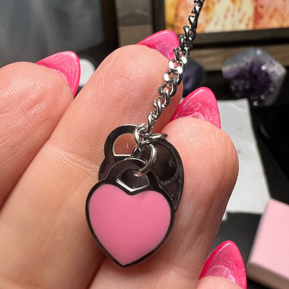 Lariat style necklace
